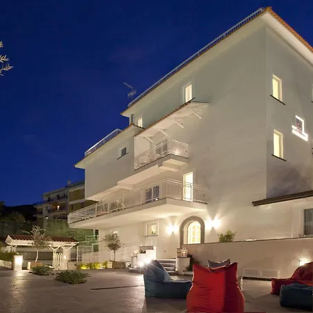 Maison Kalea Bed & Breakfast 2*